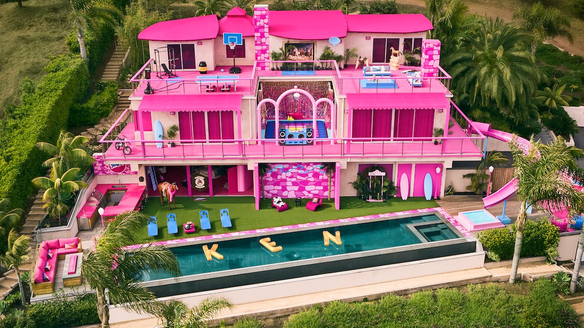 Cómo reservar tu estadía gratuita en la casa de Barbie en Malibú con Airbnb