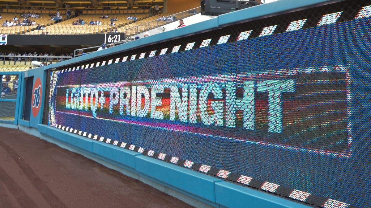 Dodgers celebran la Noche del Orgullo LGBTQ+ tras semanas de controversias