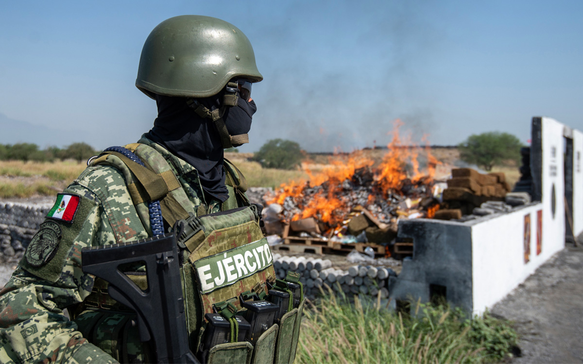 Ejército mexicano incinera más de 1,8 toneladas de droga en el norte del país