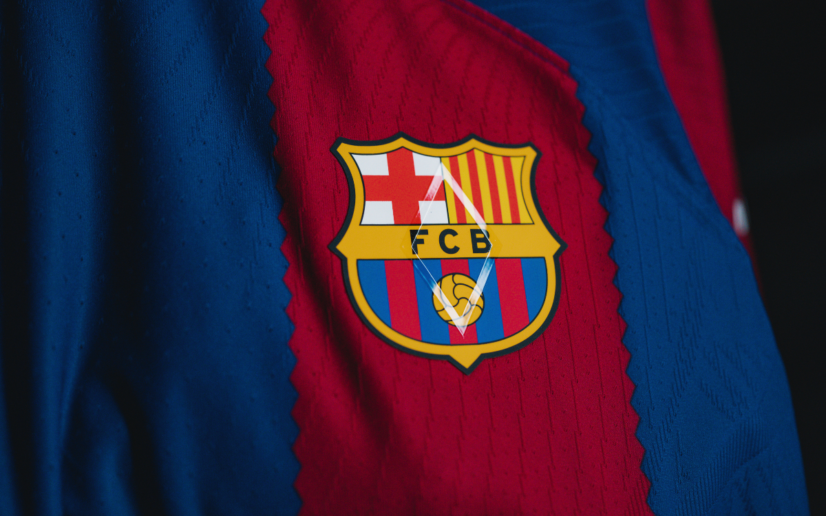 El Barça celebra a la Peña Femenina Barcelonista con su nueva camiseta