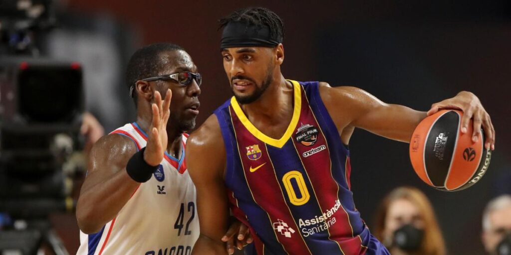 El Valencia Basket negocia con el ex pívot del Barça Brandon Davies