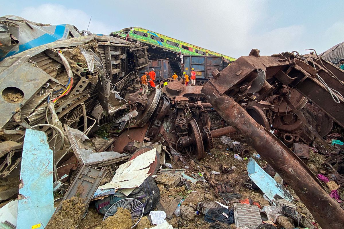 El accidente de trenes de Odisha es ya el peor de este siglo en la India: “Era un baño de sangre”
