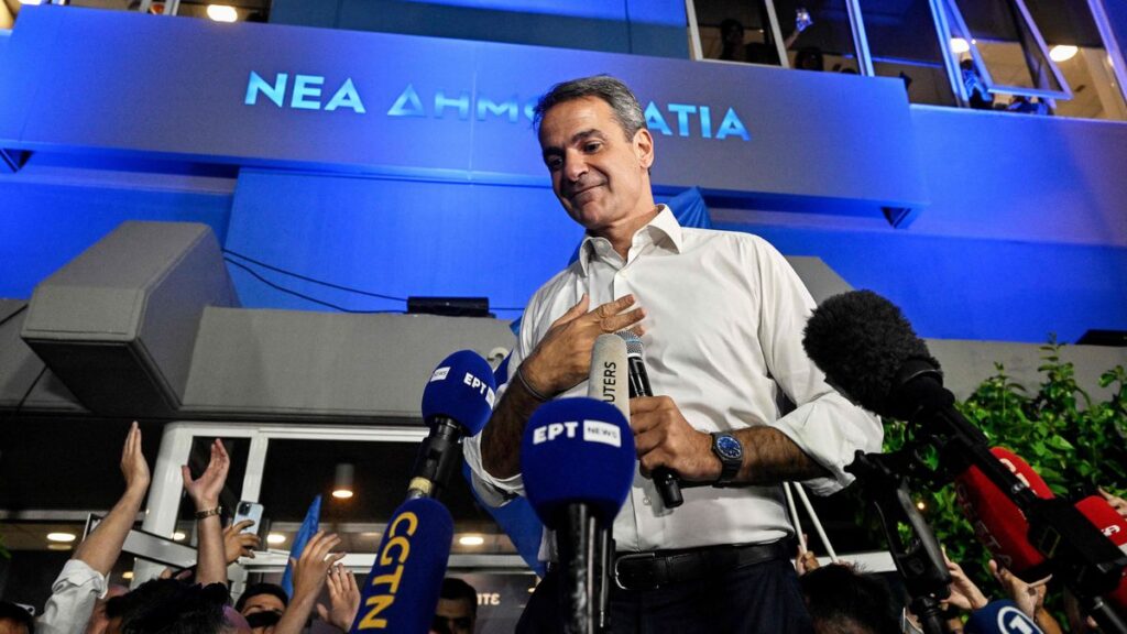 El conservador Mitsotakis revalida su mandato en las elecciones de Grecia con otra mayoría absoluta