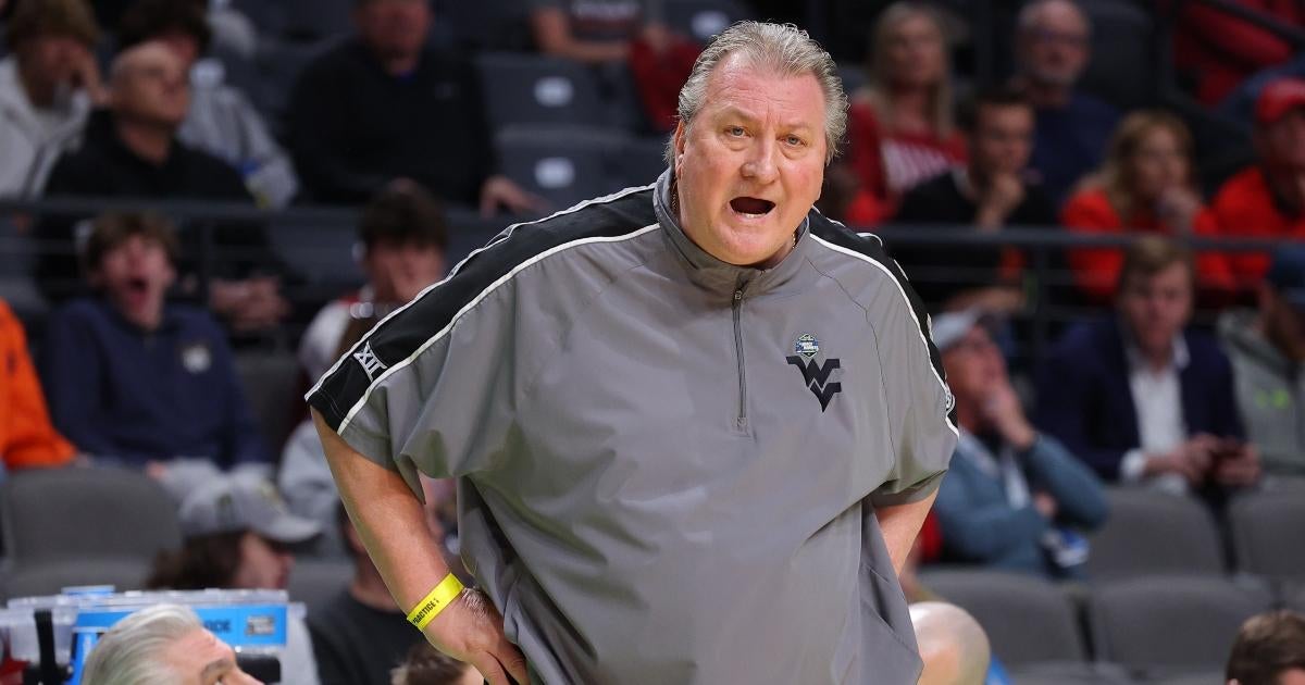 El entrenador de baloncesto de West Virginia, Bob Huggins, renuncia después del arresto