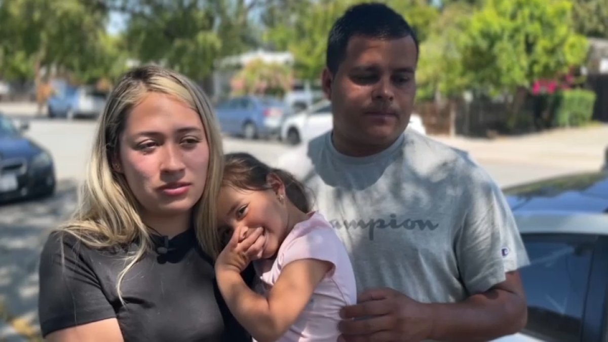 Familia colombiana sin hogar en San José tras el fin del Título 42