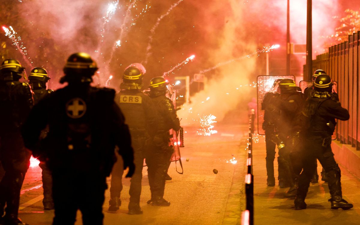 Francia: Suman 875 detenidos durante protestas