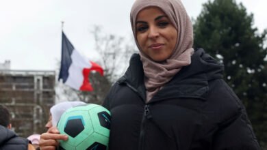 Francia prohíbe uso del velo islámico en el futbol