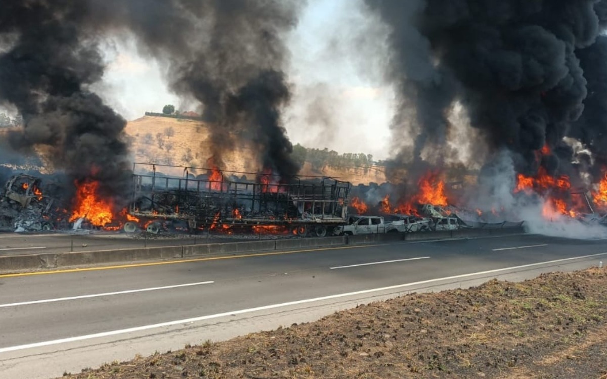 Fuertes imágenes | Carambola en la autopista Zapotlanejo-Lagos de Moreno; cinco muertos