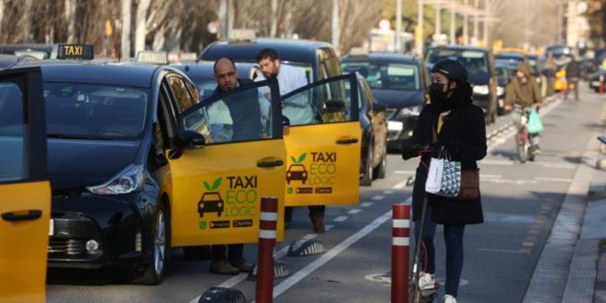 Huelga de taxis en Barcelona: horarios y cortes de carreteras