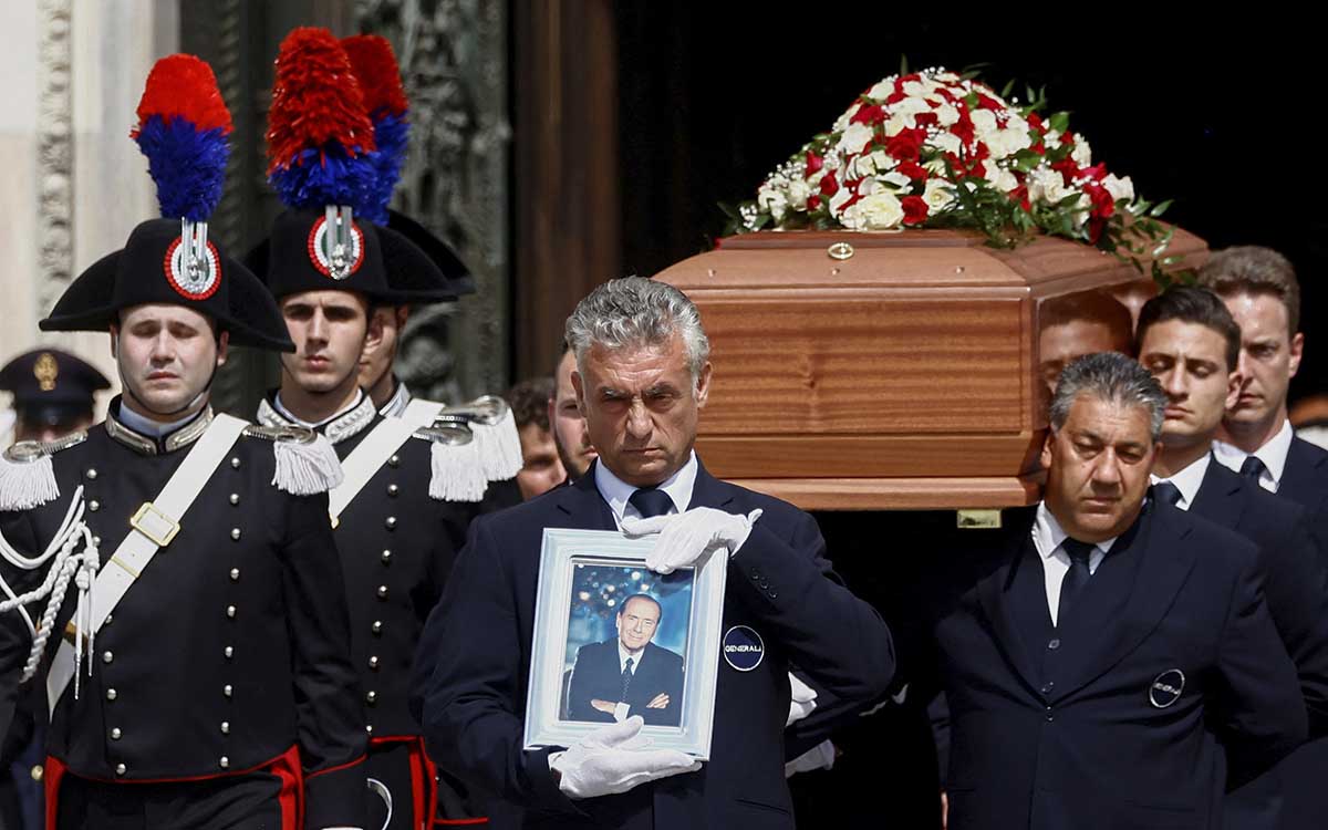 Italia: Incineran a Berlusconi tras recibir funeral de Estado