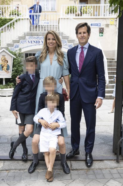 Carla Goyanes y Jorge Benguría con sus hijos. / Gtres
