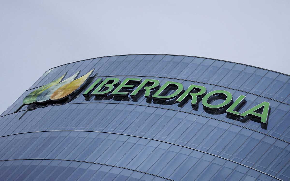 México formaliza la compra de 13 plantas de Iberdrola