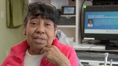 Mujer de Chicago vuelve a sonreír tras casi 10 años sin dientes