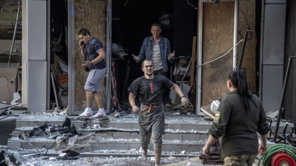 Pánico en una pizzería en Ucrania: ataque con misiles deja 10 muertos y 60 heridos