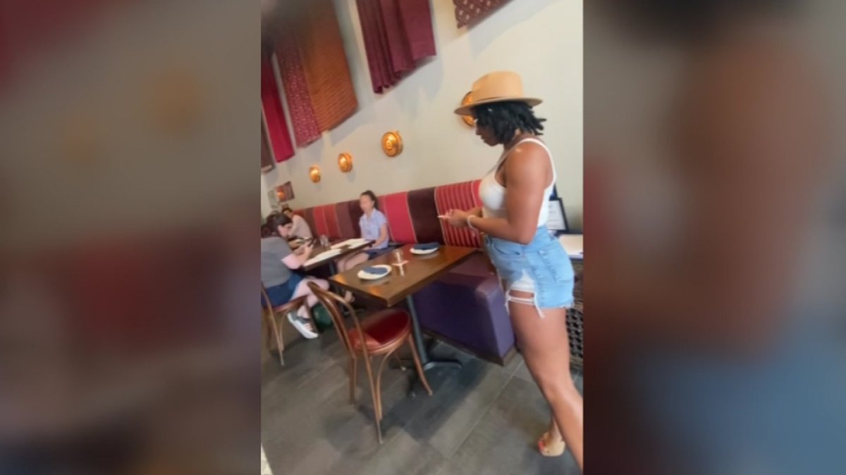 Pantalones cortos desatan polémica en un restaurante en Dallas