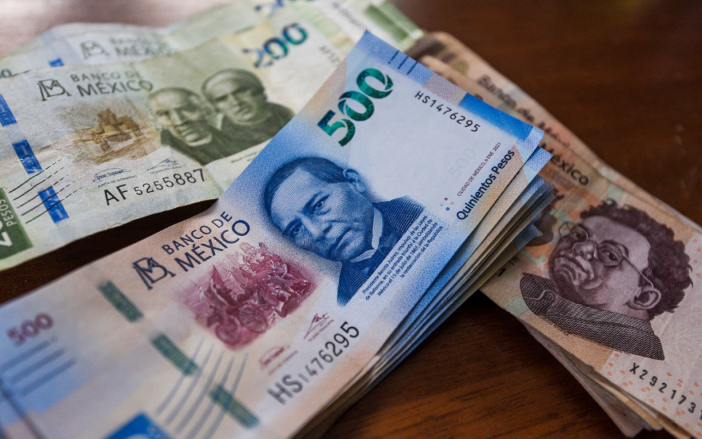 Peso rompe nuevo récord y alcanza su mejor nivel desde 2016