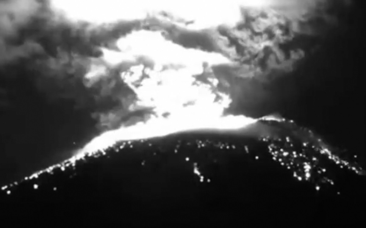 Popocatépetl registra fuerte explosión en la madrugada | Video
