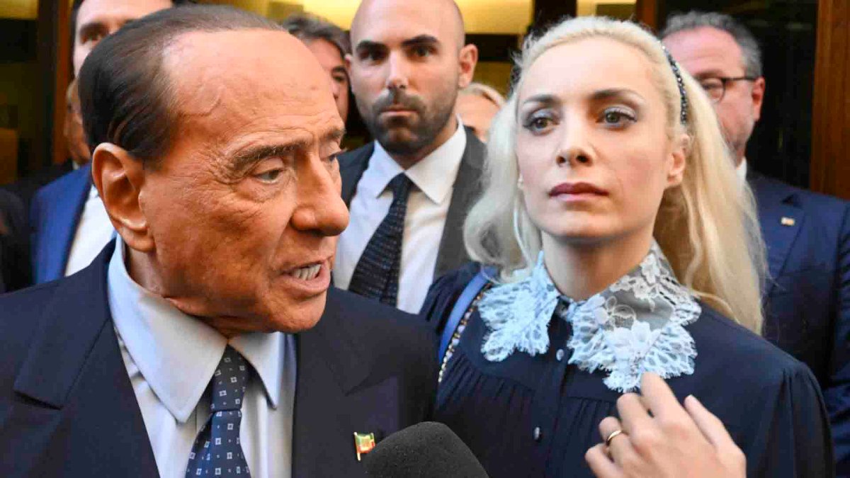Quién era la inseparable y joven novia de Berlusconi que lo cuidó hasta el final