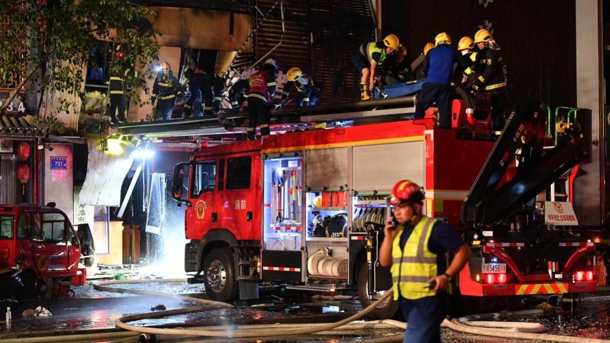 Restaurante registra una explosión por gas; mueren al menos 31 personas