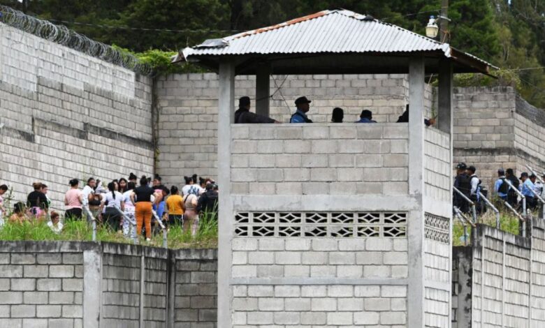 Sangrienta pelea en una cárcel en Honduras deja al menos 41 reclusas muertas