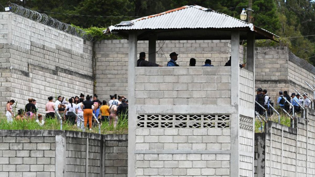 Sangrienta pelea en una cárcel en Honduras deja al menos 41 reclusas muertas