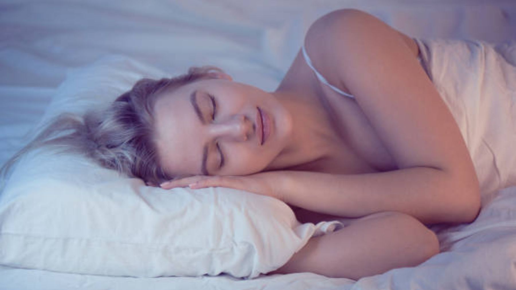 Si das patadas cuando duermes esta es la razón: te va a sorprender muchísimo
