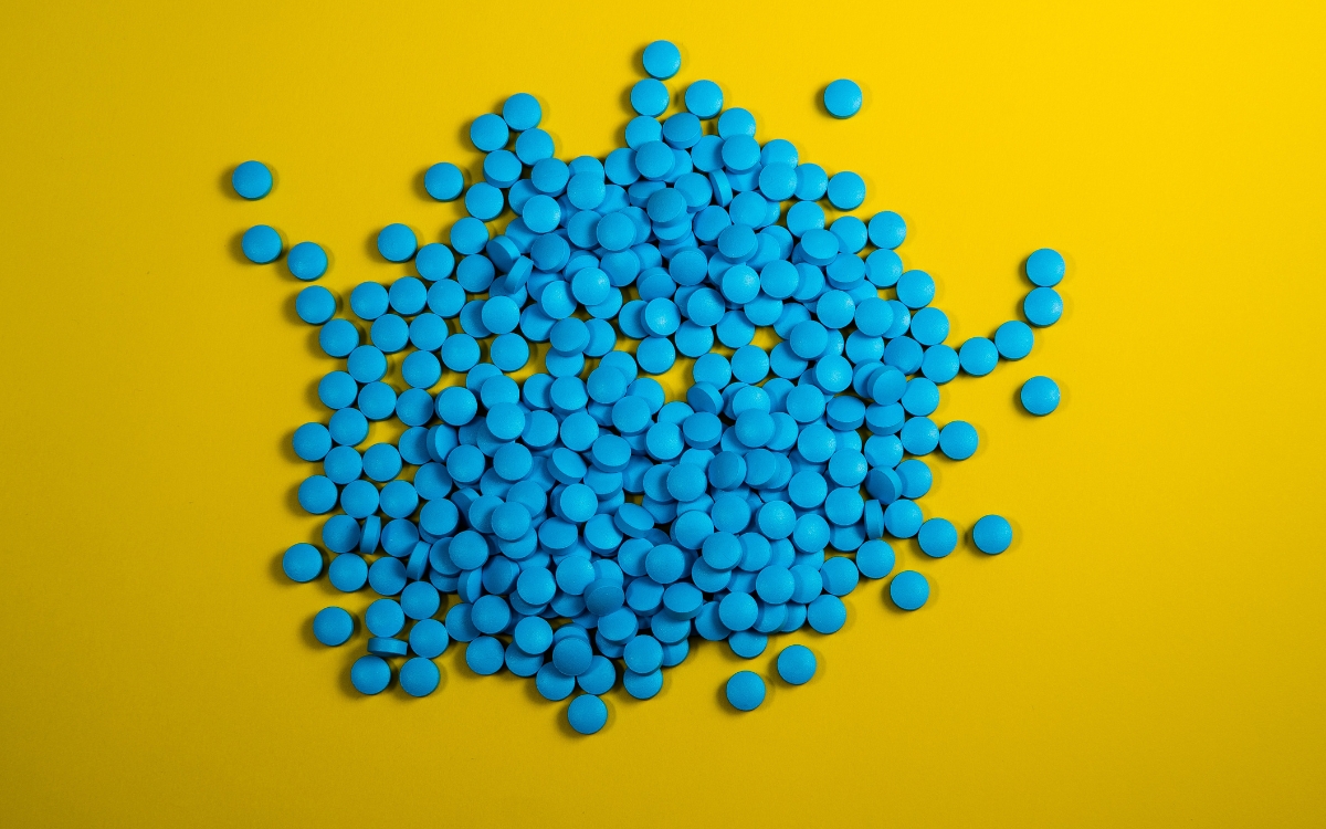 Tesoro de EU sanciona a red que produce pastillas con fentanilo