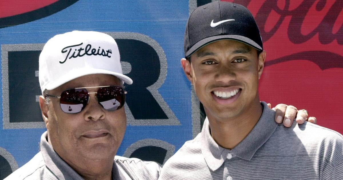 Tiger Woods honra a su padre con tributo a los veteranos