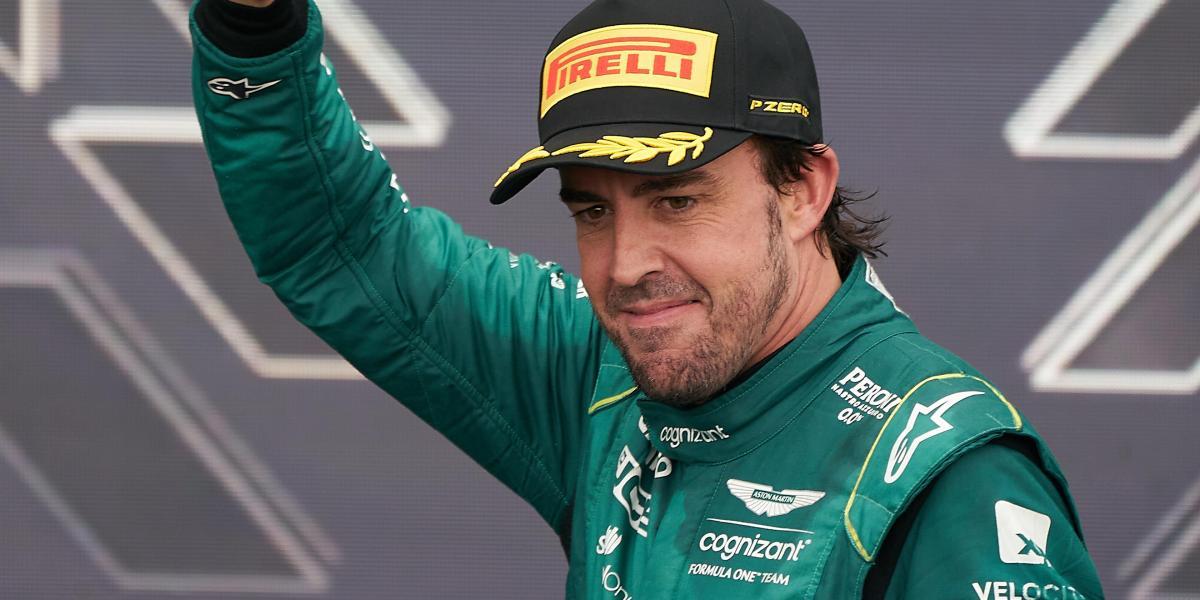 Toto Wolff se burla de Fernando Alonso con este gesto en plena carrera: "Es bueno en eso"