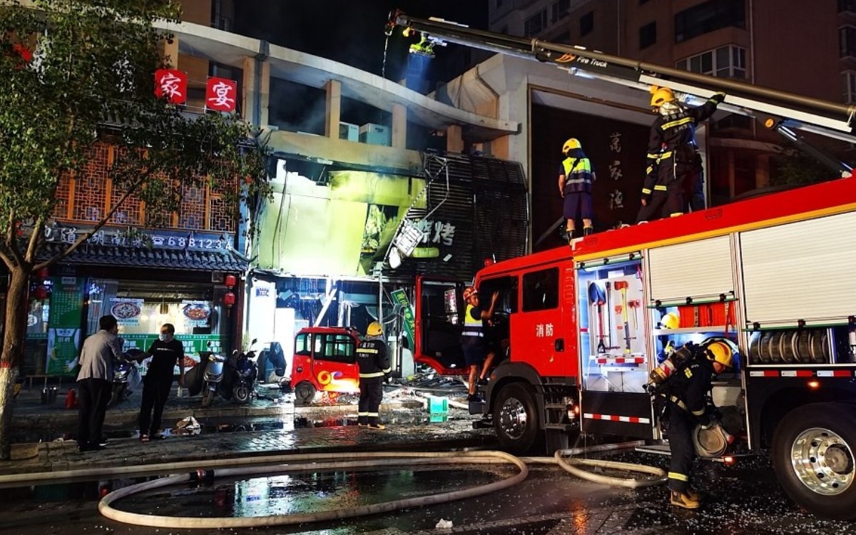Videos | Al menos 31 muertos por explosión en un restaurante de barbacoa en China