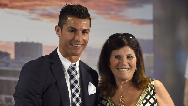 Cristiano Ronaldo y Dolores Aveiro posando
