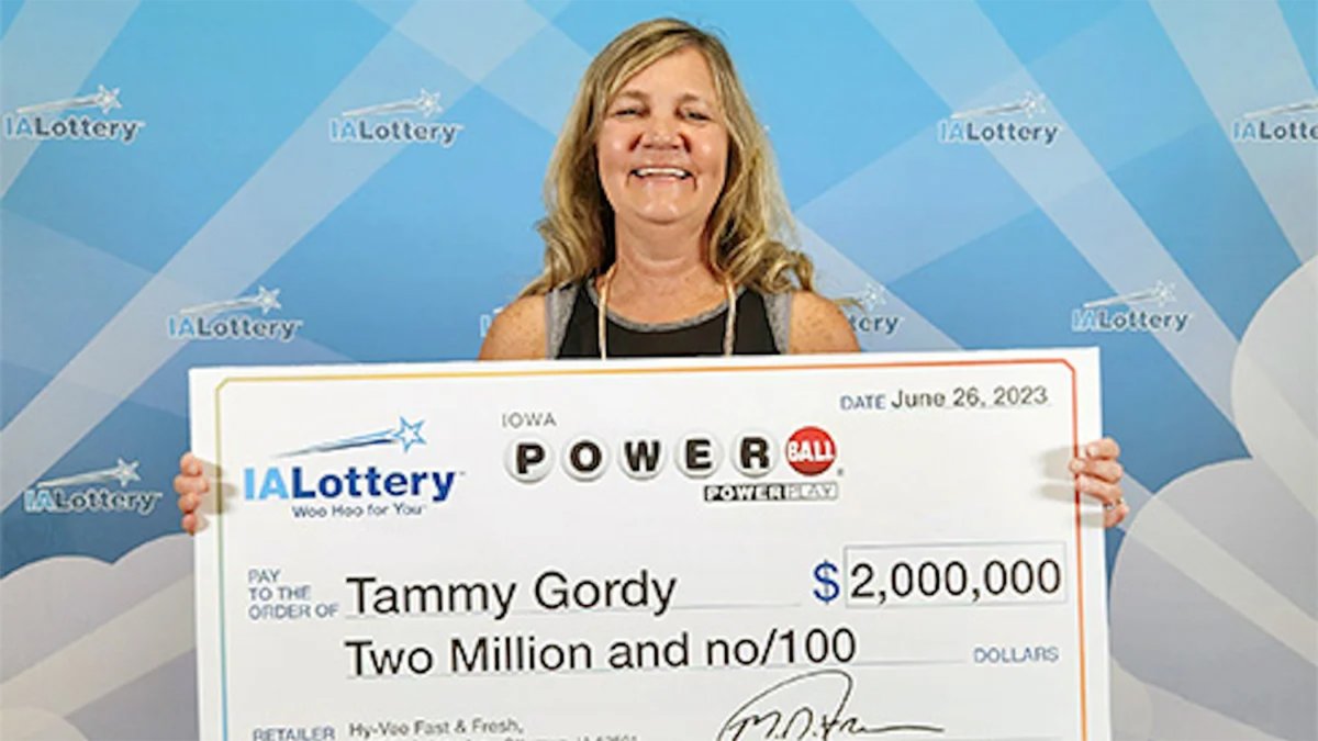 pierde su casa, pero gana premio del Powerball de $2 millones
