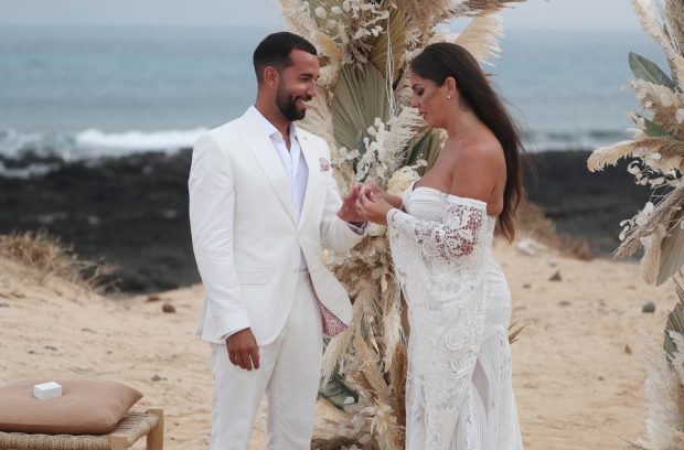 Omar Sánchez y Anabel Pantoja el día de su boda / Gtres