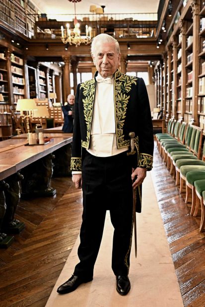 Mario Vargas Llosa en la Academia francesa / Gtres