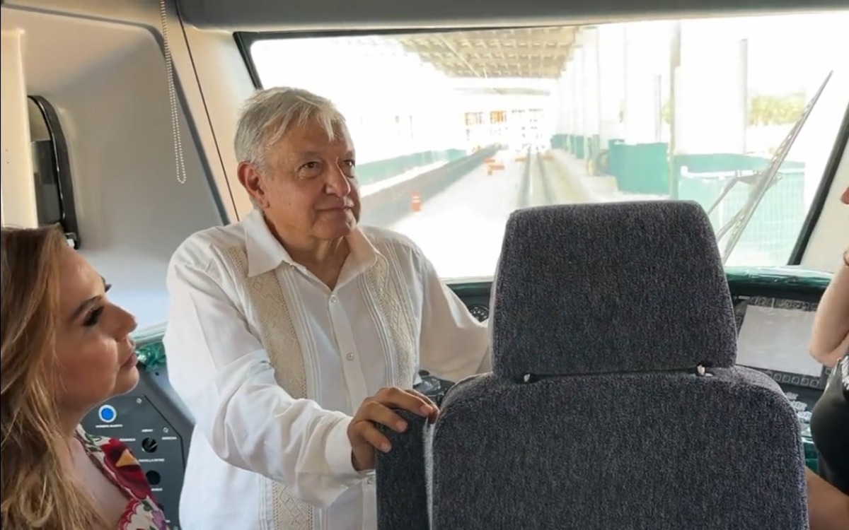 AMLO aborda el primer vagón terminado del Tren Maya | Video