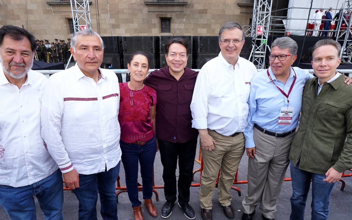 Aspirantes presidenciales celebran unidos con AMLO en el Zócalo
