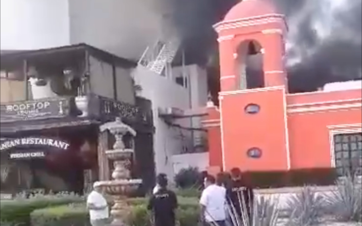 Cancún: Desalojan a mil 100 personas por incendio en hotel