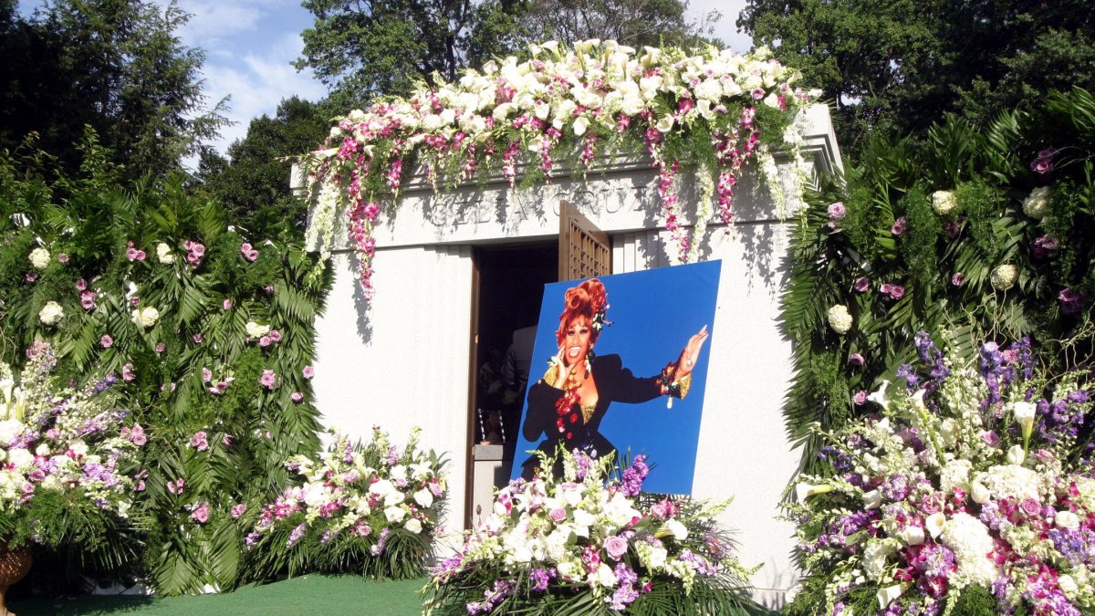 Cementerio abrirá el mausoleo de Celia Cruz en el 20 aniversario de su muerte