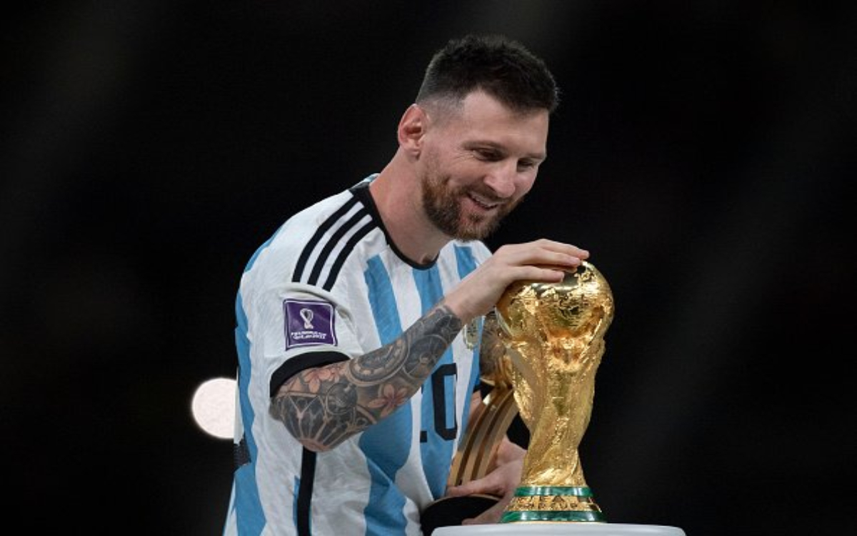 Destaca playera de Leo Messi en el Museo de FIFA | Video