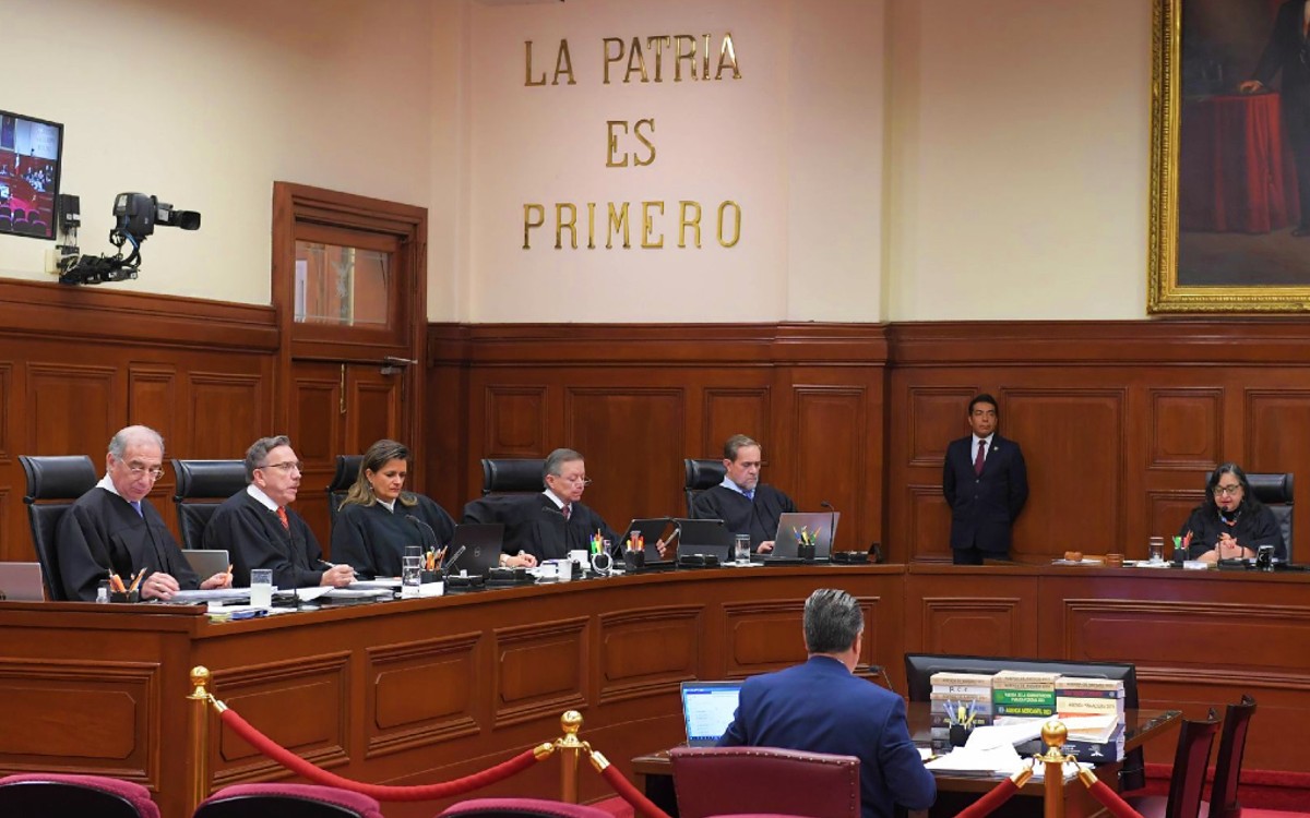 Diputados de Morena solicitan juicio político contra ministros SCJN
