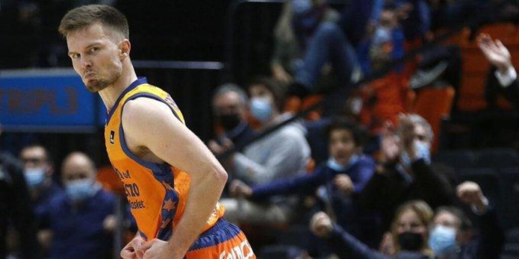 El base Martin Hermannnson seguirá en el Valencia la próxima temporada