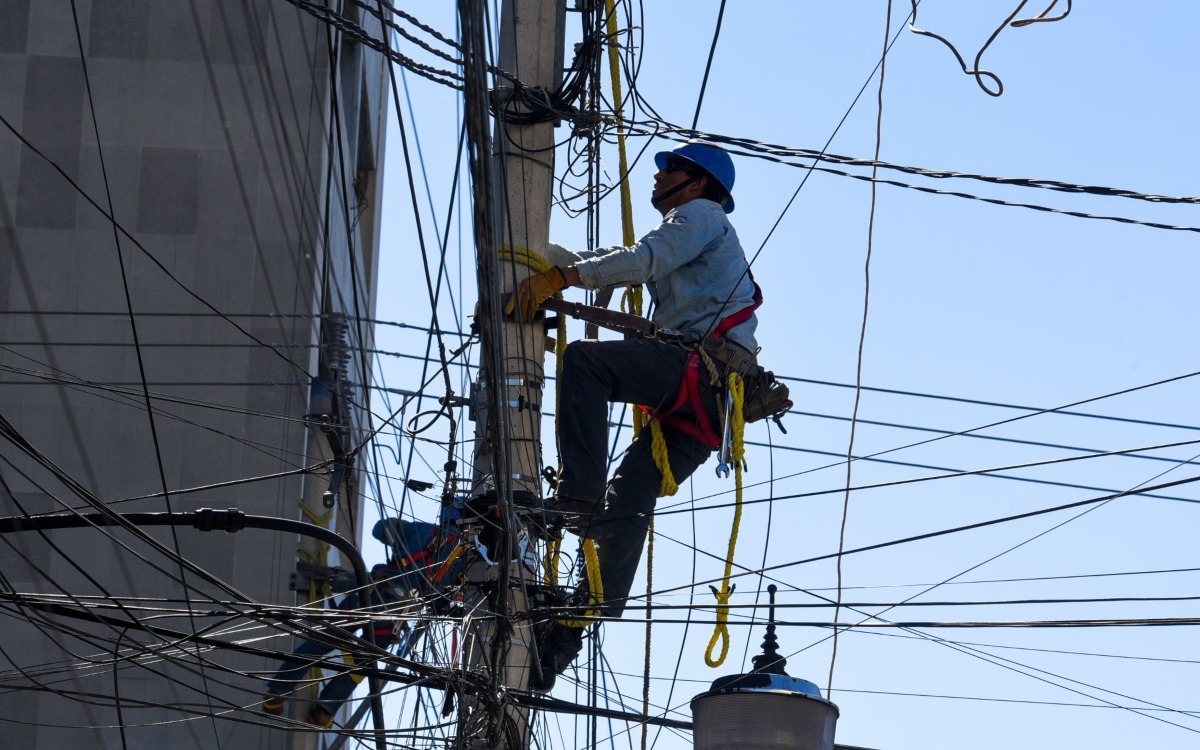 Firman acuerdo para retirar cables en desuso de calles de CDMX