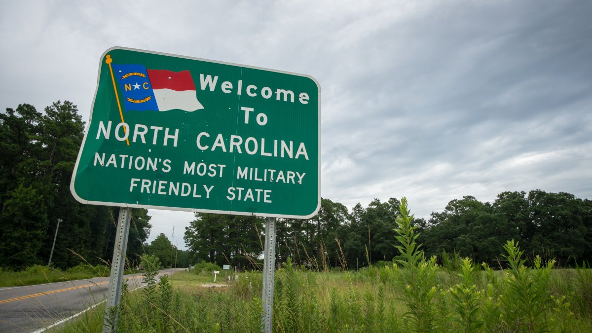 Hallan a 3 marines muertos en gasolinera de Carolina del Norte