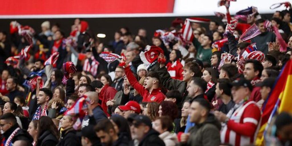 La afición del Atlético inspira a otras para pelear la vuelta de sus escudos