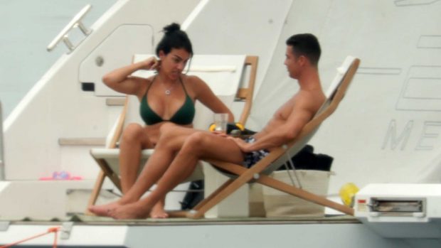 Cristiano Ronaldo y Georgina durante sus vacaciones / Gtres