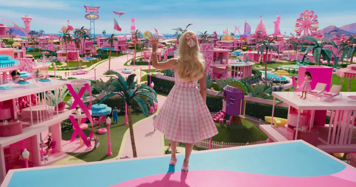 La diseñadora de vestuario de Barbie analiza el atuendo del tercer acto de Margot Robbie