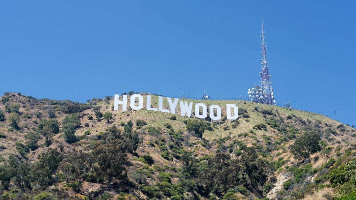 Letrero de Hollywood celebra 100 años como parte de la historia del cine estadounidense