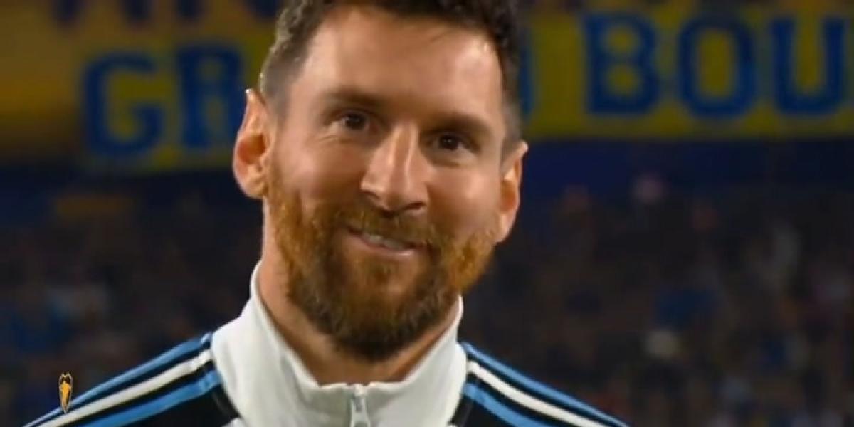 Messi no se puso la camiseta de Boca, pero homenajeó a Riquelme