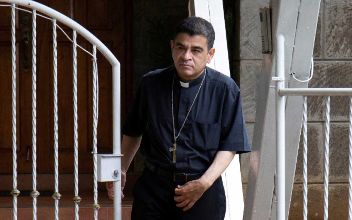 Nicaragua libera al obispo Rolando Álvarez, busca exiliarlo a Roma