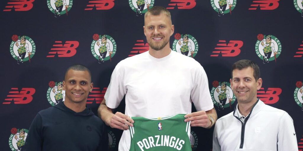 Porzingis ya viste de verde